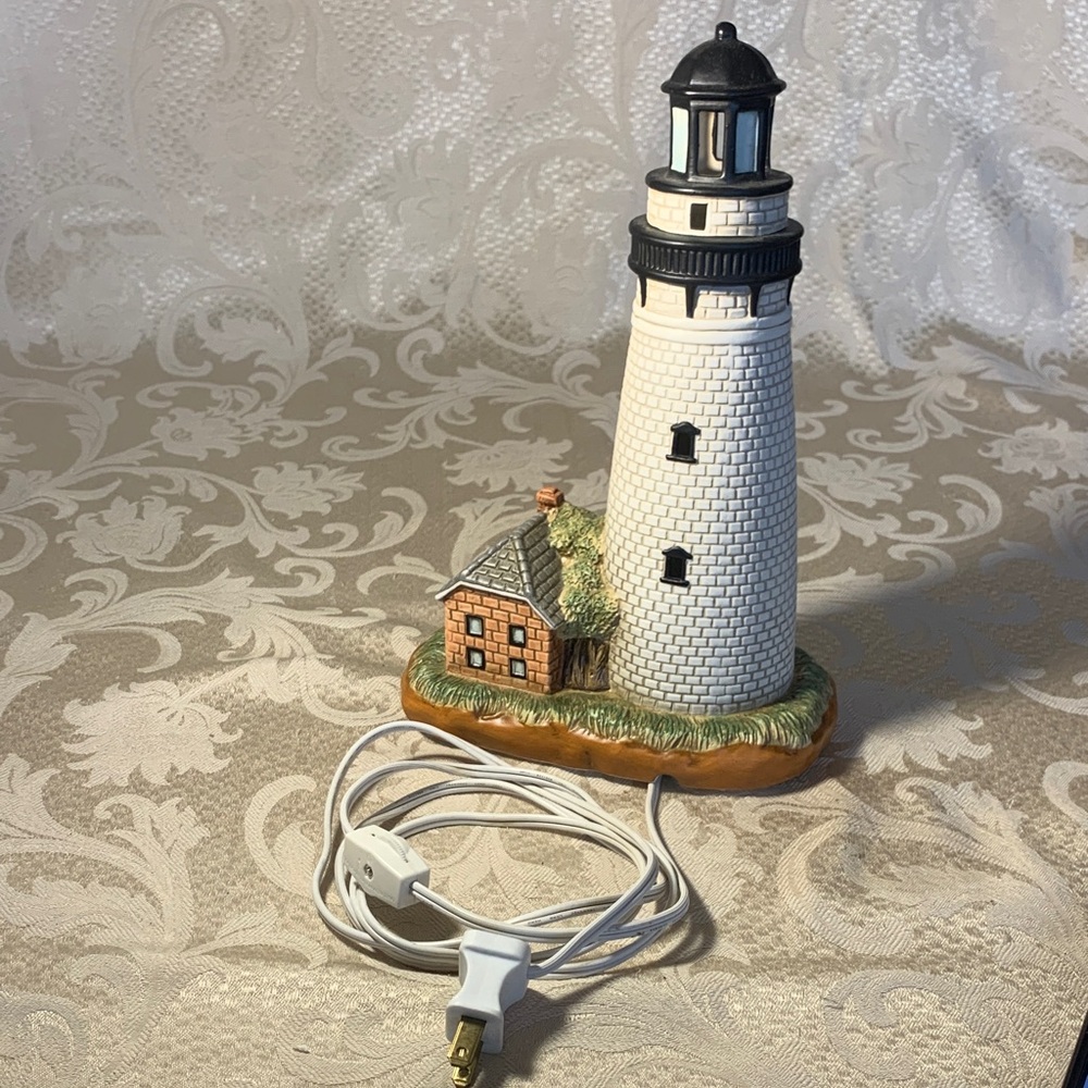St Simons Island Lighthouse , lamp with switched cord hand painted - Picture 6 of 9
